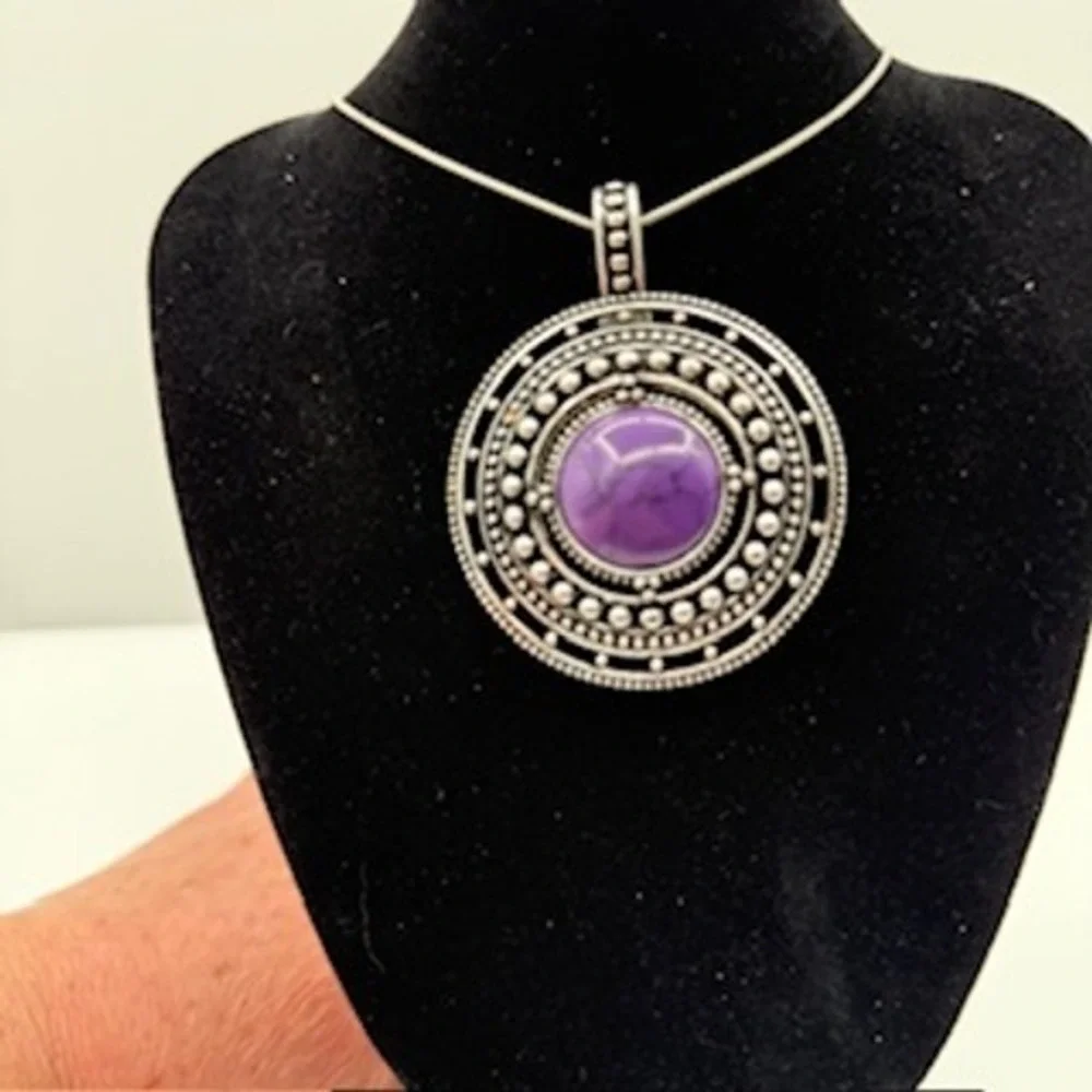 Premier Designs Silver Reversible Purple Stone Round Pendant Necklace - Picture 2 of 4